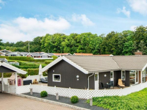 Opulent Holiday Home in Sjolund with Whirlpool in Sjølund